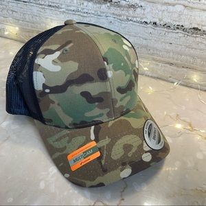 YUPOONG Snap Back Camouflage Trucker Cap (Flexfit)
